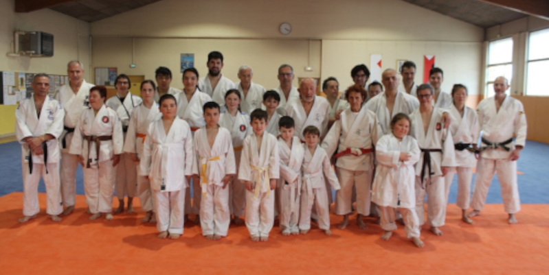 Les judokas rassemblés autour de Me Bourgeaux.
